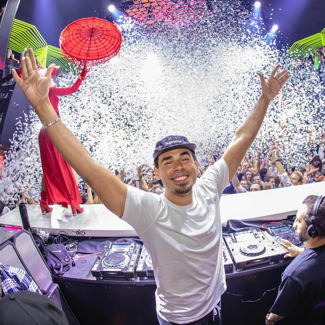 アフロジャックさんのインスタグラム写真 - (アフロジャックInstagram)「Most fun show ever @livmiami last night! Thank you ❤」5月20日 0時56分 - afrojack