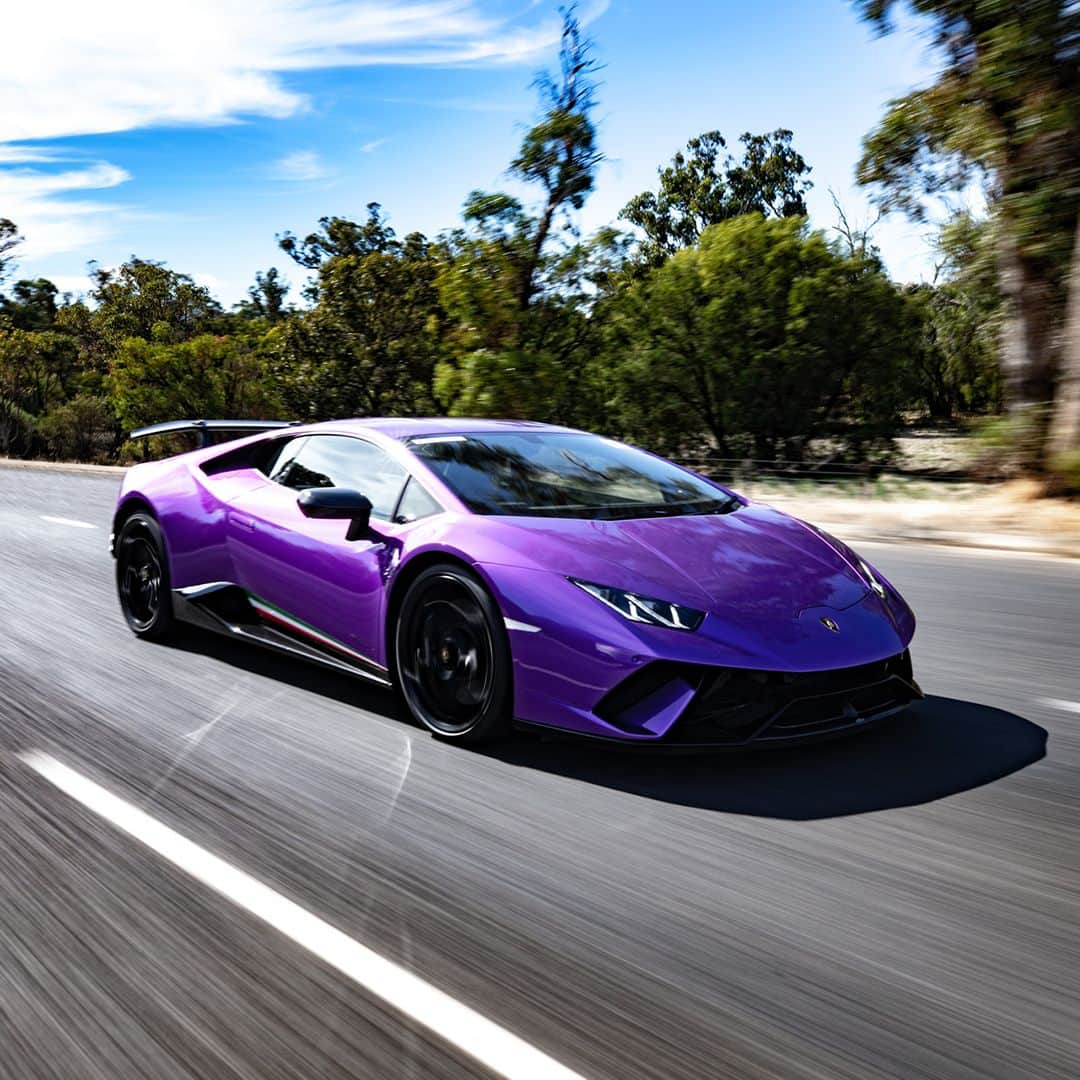 ランボルギーニのインスタグラム：「What is speed to you?  We took a wonderful journey along the picturesque roads of South-West Australia. Setting off from Perth, our scenic drive included a mixture of freeway, country backroads and surrounding green farmlands. Check out our Stories and find out more on Lamborghini Perth Giro’s first ride.  #Lamborghini #LamborghiniGiro #Travel #Perth #Experience #OnTheRoad」