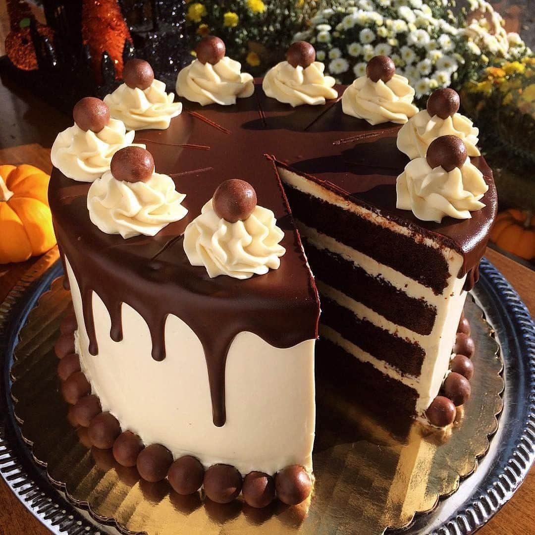 2.8 Milllon CAKESTERS!さんのインスタグラム写真 - (2.8 Milllon CAKESTERS!Instagram)「Beautiful Cake By @pastrychefmatthew」5月20日 1時00分 - cakeguide