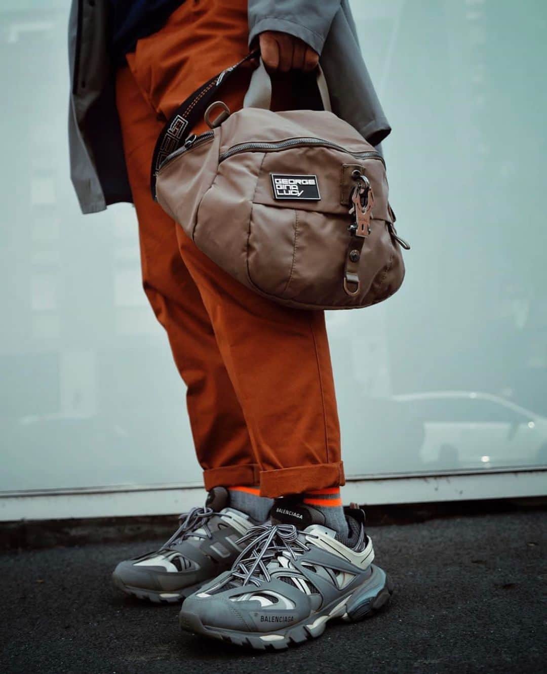 ジョージジーナ&ルーシーのインスタグラム：「OUTFIT DETAILS by @morenosargentoni / @morenosargentonishowroom 🔥 New bags are already in the making, stay tuned for our upcoming collection. • • • • • • #georgeginalucy #streetwear #streetstyle #streetfashion #hypebeast #highsnobiety #hsstyle #snobshots #35mm #vsco #vscocam #basementapproved #supreme #balenciaga #details #outfitdetails #menswear #mensfashion #tattoo #kicksonfire #sneakers #balenciagas #ootdmen #streetmobs」