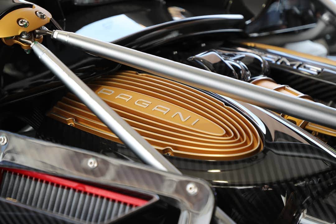 パガーニ・アウトモビリのインスタグラム：「Come and take a look at the V12 AMG Engine on the #huayraroadster #MotorValleyFest  #pagani #huayra #zonda20 #zonda20anniversary」