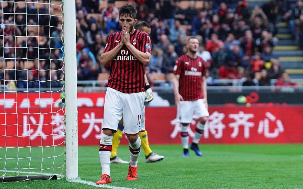 ACミランさんのインスタグラム写真 - (ACミランInstagram)「We’ve had a few chances but we’re still goalless. C’mon lads! 👊🏻🔴⚫️ I rossoneri spingono, ma il gol ancora non arriva. Dai ragazzi! 👊🏻🔴⚫️ #MilanFrosinone #ForzaMilan」5月20日 1時37分 - acmilan