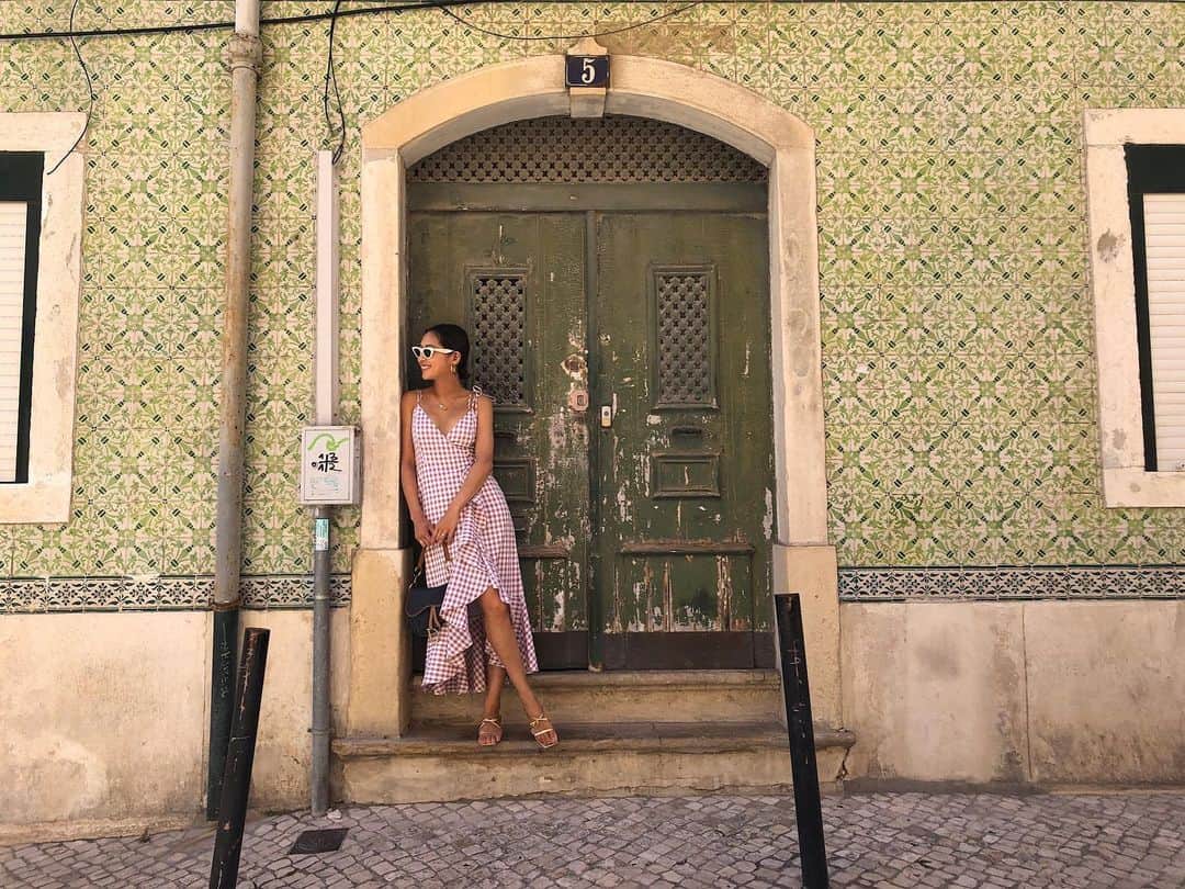 エイミー・ソングさんのインスタグラム写真 - (エイミー・ソングInstagram)「Finding interior design inspirations from every corner of this town. Watch our stories for a Lisbon interior guide #SongOfStyle」5月20日 1時45分 - songofstyle