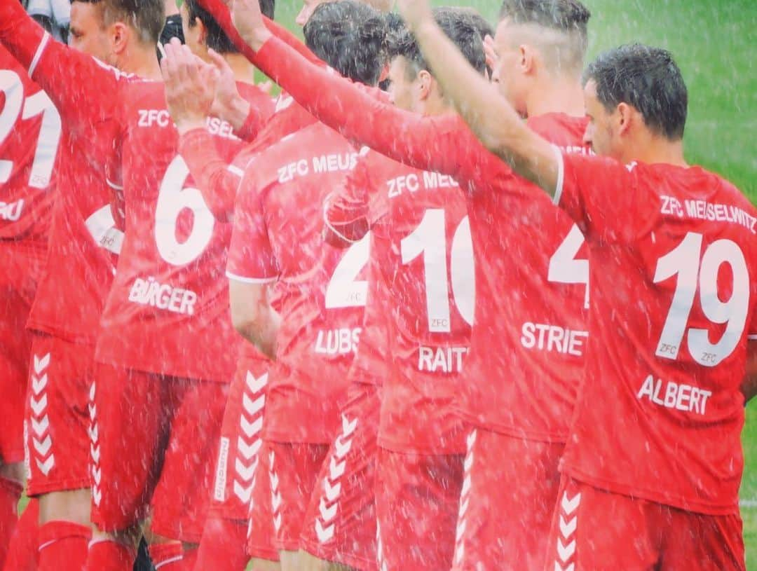 矢島倫太郎さんのインスタグラム写真 - (矢島倫太郎Instagram)「Saison ist ende🔴⚪️ Wir haben sehr gute Rückrunde gespielt!!! Ich fliege heute nach Japan 🇯🇵 🕺🕺🕺 Schönes Urlaub! #zfc」5月20日 1時47分 - yajima_rin