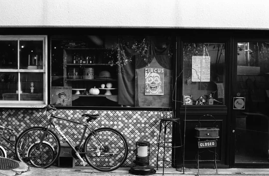 田島貴男さんのインスタグラム写真 - (田島貴男Instagram)「ジグソー #フィルムカメラ #nikonf4 #nikkor50mm14  #trix400 #自家現像」5月20日 1時49分 - tajimatakao