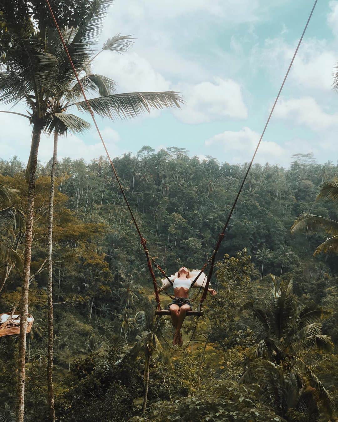 アレクサンドラ・ステパノワのインスタグラム：「🕊 @baliholidayspot #baliholidayspot」