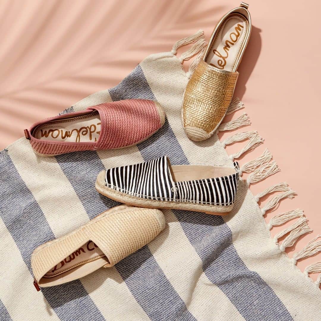 サムエデルマンのインスタグラム：「Trending now: espadrilles and raffia」