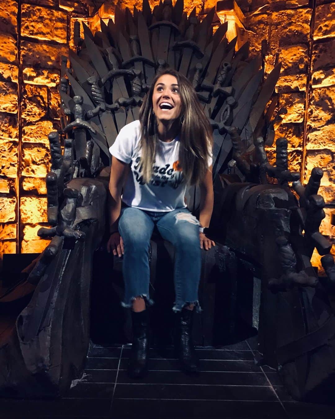 キャシディ・クックのインスタグラム：「sry for the spoiler :/ #Kassleesi #FirstOfHerName」