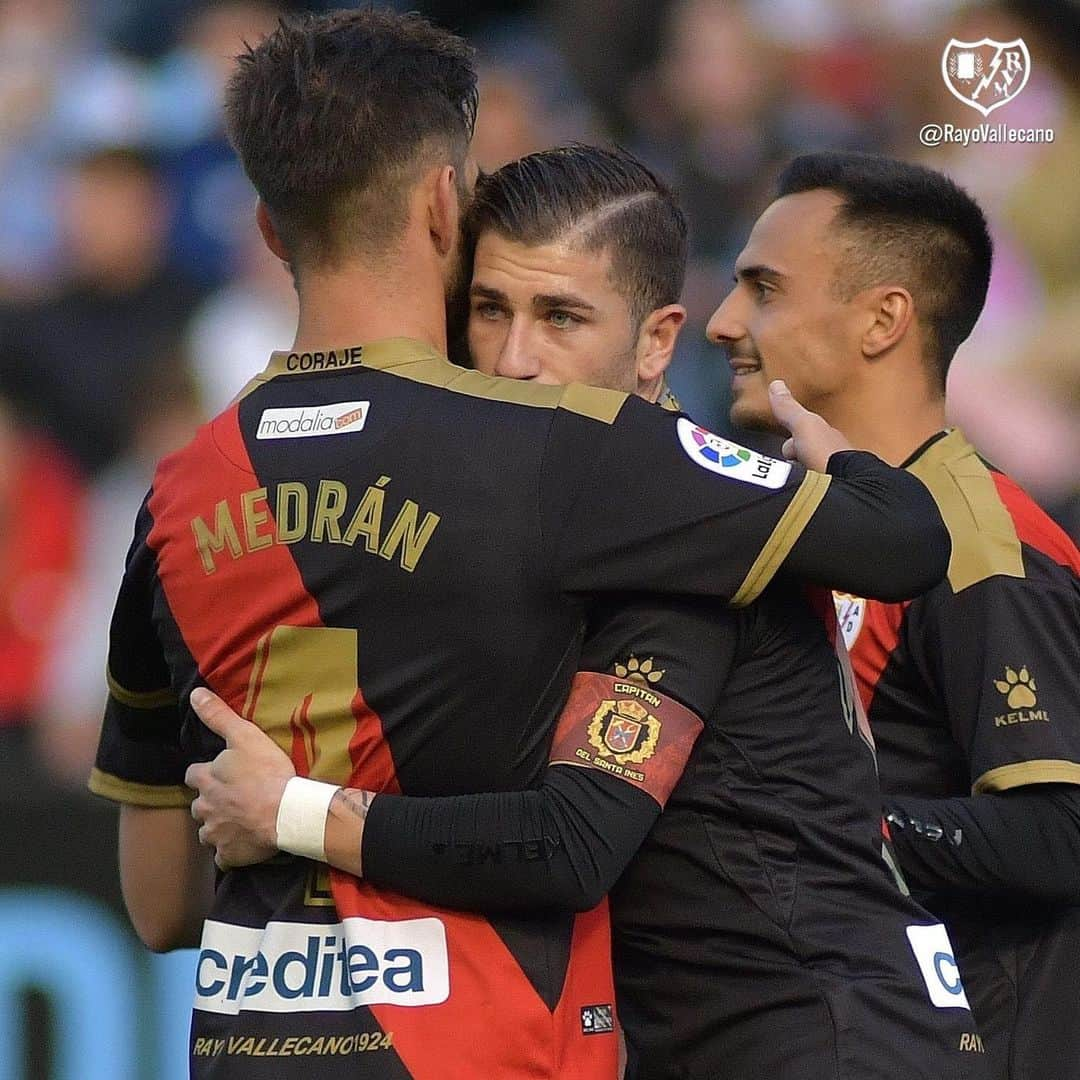 アルバロ・メドランのインスタグラム：「⚽️⚡️. Fin a una temporada donde no se consiguió el objetivo, momento de desconectar.  Para mi ha sido un orgullo vestir esta camiseta y desde aquí quiero dar las gracias al club, al cuerpo técnico y a mis compañeros por esta temporada, lo hemos dado todo a diario por este club y las cosas no han salido como a nosotros nos hubiese gustado. Y sobre todo, dar las gracias a nuestra afición, que siempre han estado ahí dando lo mejor de ellos por apoyarnos y estar con nosotros en las buenas y en las menos buenas. Este club estará más pronto que tarde en el lugar que se merece y es la 1ª División. #lafranjanuncaserinde ⚡️」