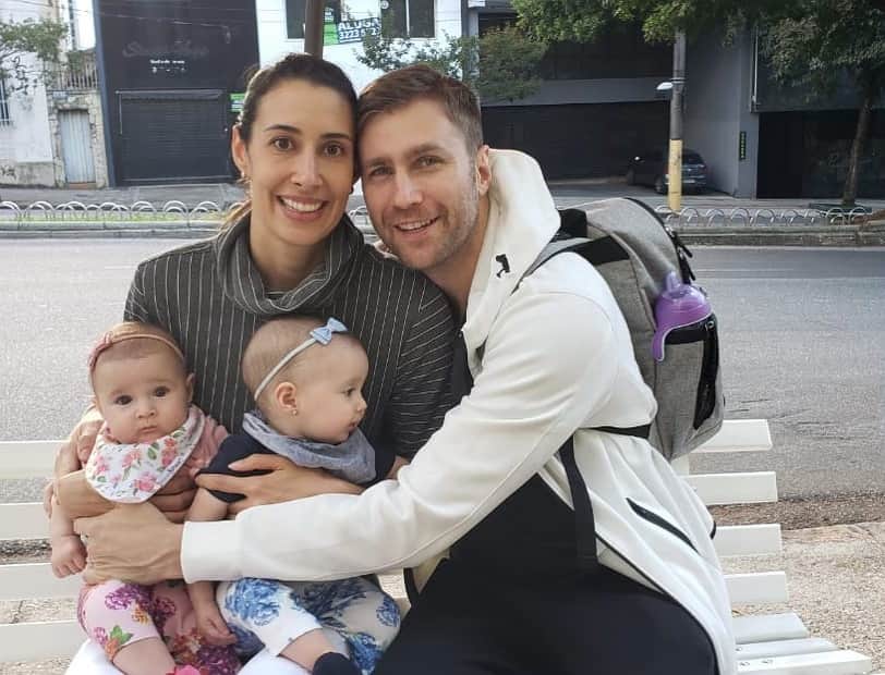 シェイラ・カストロのインスタグラム：「👨‍👩‍👧‍👧 Muito amor pra vcs!!! #albumdalizeninna #meusamores #minhafamilia」