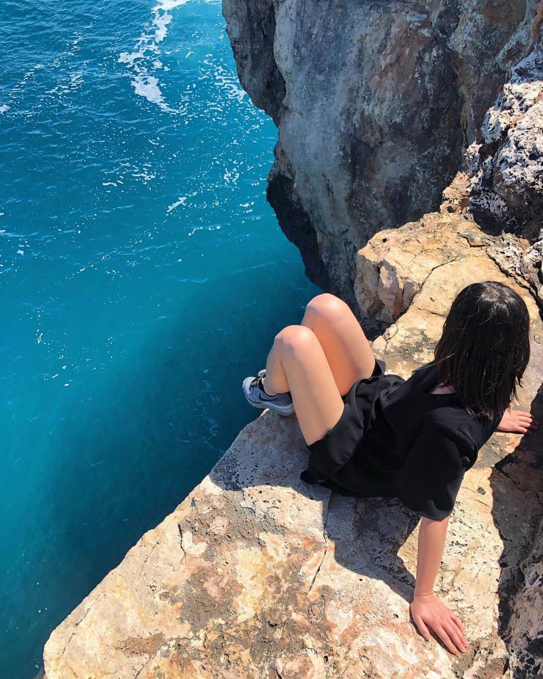 松島エミのインスタグラム：「💙 #Mallorca #holiday #Spain #sun #cliffs #beach」