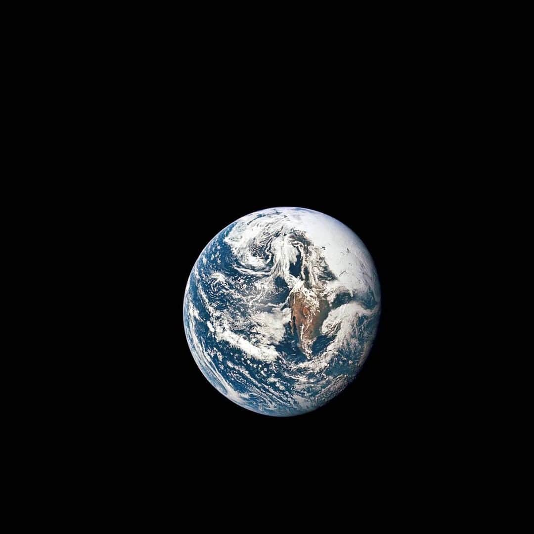 NASAさんのインスタグラム写真 - (NASAInstagram)「Marvel at the beauty of our home planet! 😍 This view of the Earth from 36,000 nautical miles away was photographed from our Apollo 10 spacecraft on May 18, 1969 during our trans-lunar journey toward the Moon. The mission objectives were to rehearse all the steps and reproduce all the events of the Apollo 11, the first lunar landing mission, with the exception of the lunar touchdown, stay and liftoff.  #BlastFromThePast #Vintage #Home #NASA」5月20日 2時34分 - nasa