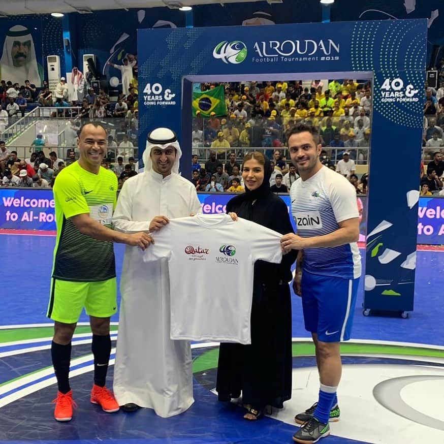 アレッサンドロ・ローザ・ヴィエイラのインスタグラム：「Que honra rodar o mundo com meu esporte,e poder incluir um ídolo e amigo como @official_cafu ! Thank you @an_alroudan @alroudantournament @mead_alemadi @ynr88 ! Thank you people #Kuwait 🇰🇼」