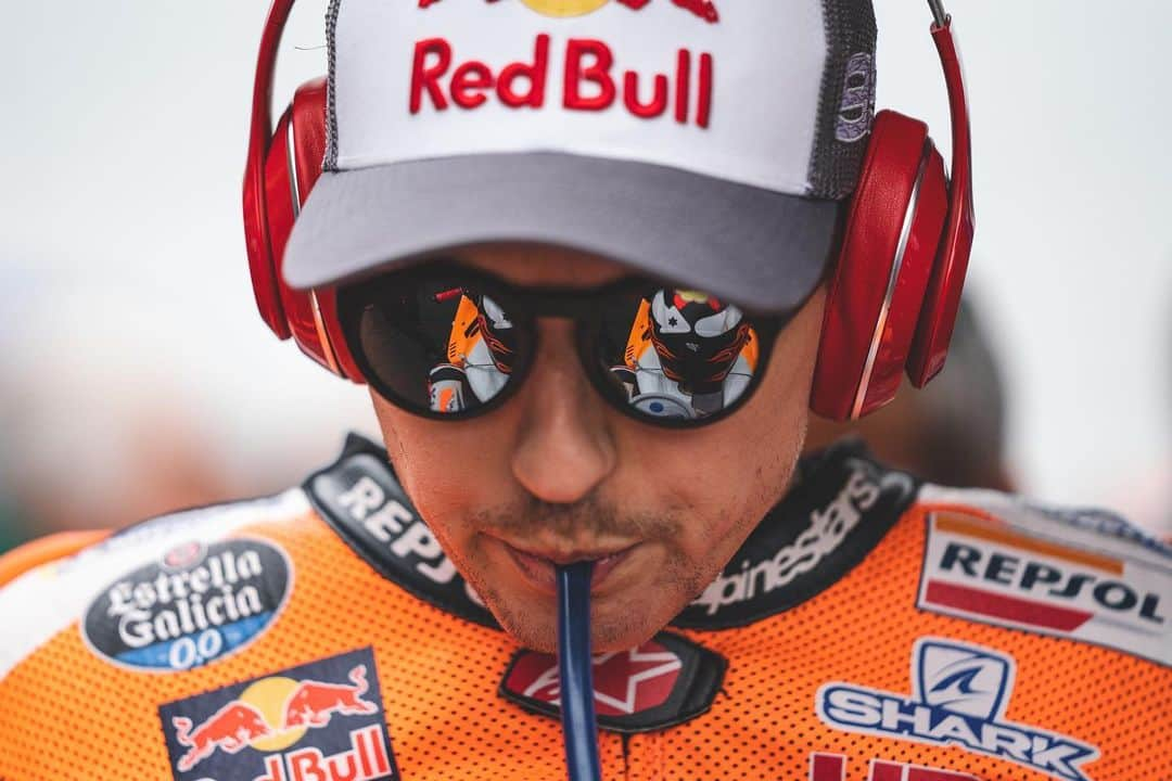 レプソル・ホンダさんのインスタグラム写真 - (レプソル・ホンダInstagram)「#JL99😈 🅿️1️⃣1️⃣ 🇫🇷 ⠀⠀⠀⠀⠀⠀⠀⠀⠀ “11th place is not where we want to be but I saw progress. This makes me happy and gives me even more enthusiasm for the next races. It was the first weekend I finished a day in the top five, qualified in the top eight and you know, apart from Qatar where it was a slow race, this is the race where I finished closest to the winner. We’re learning more each weekend and race, it is just a matter of time. Thanks to the Repsol Honda Team for continuing to work hard and congratulations to Honda for 300 wins.” ⠀⠀⠀⠀⠀⠀⠀⠀⠀ #FrenchGP #25RepsolHonda #Repsol #MotoGP #Honda #Racing #RepsolHonda #HRC #RC213V #JL99 #JorgeLorenzo #JL99😈 #ThePowerOfDreams #Motorcycle #France #Improvements #WorkInProgress #MoreToCome」5月20日 2時56分 - hrc_motogp