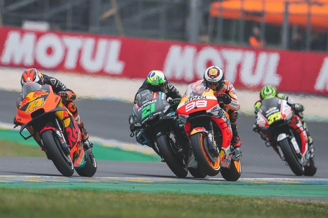 レプソル・ホンダのインスタグラム：「#JL99😈 🅿️1️⃣1️⃣ 🇫🇷 ⠀⠀⠀⠀⠀⠀⠀⠀⠀ “11th place is not where we want to be but I saw progress. This makes me happy and gives me even more enthusiasm for the next races. It was the first weekend I finished a day in the top five, qualified in the top eight and you know, apart from Qatar where it was a slow race, this is the race where I finished closest to the winner. We’re learning more each weekend and race, it is just a matter of time. Thanks to the Repsol Honda Team for continuing to work hard and congratulations to Honda for 300 wins.” ⠀⠀⠀⠀⠀⠀⠀⠀⠀ #FrenchGP #25RepsolHonda #Repsol #MotoGP #Honda #Racing #RepsolHonda #HRC #RC213V #JL99 #JorgeLorenzo #JL99😈 #ThePowerOfDreams #Motorcycle #France #Improvements #WorkInProgress #MoreToCome」