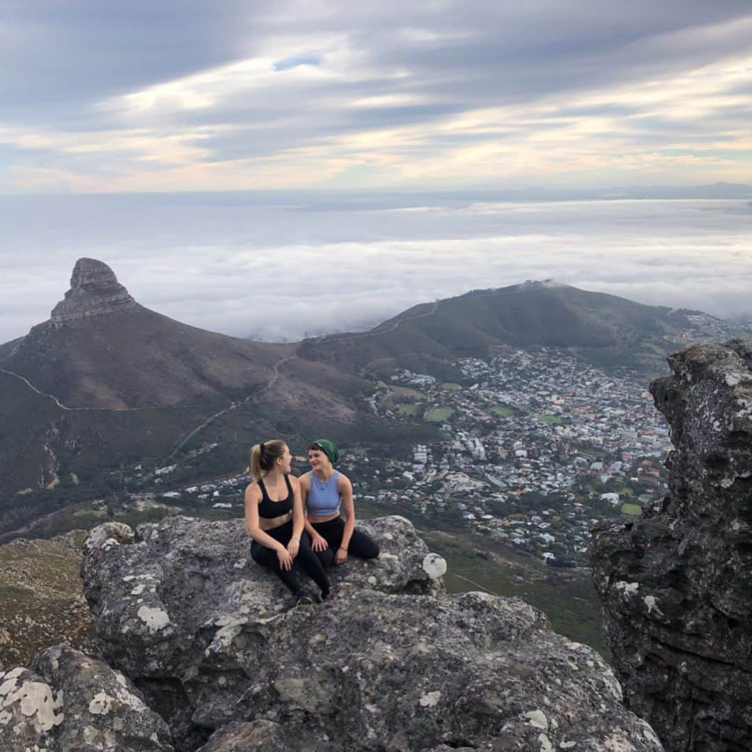 ジョーイ・キングさんのインスタグラム写真 - (ジョーイ・キングInstagram)「Crossed hiking Table Mountain off my bucket list, saw a beautiful sunrise on the way up, and had pancakes for breakfast 🥞 🌄🇿🇦what a Sunday」5月20日 2時50分 - joeyking