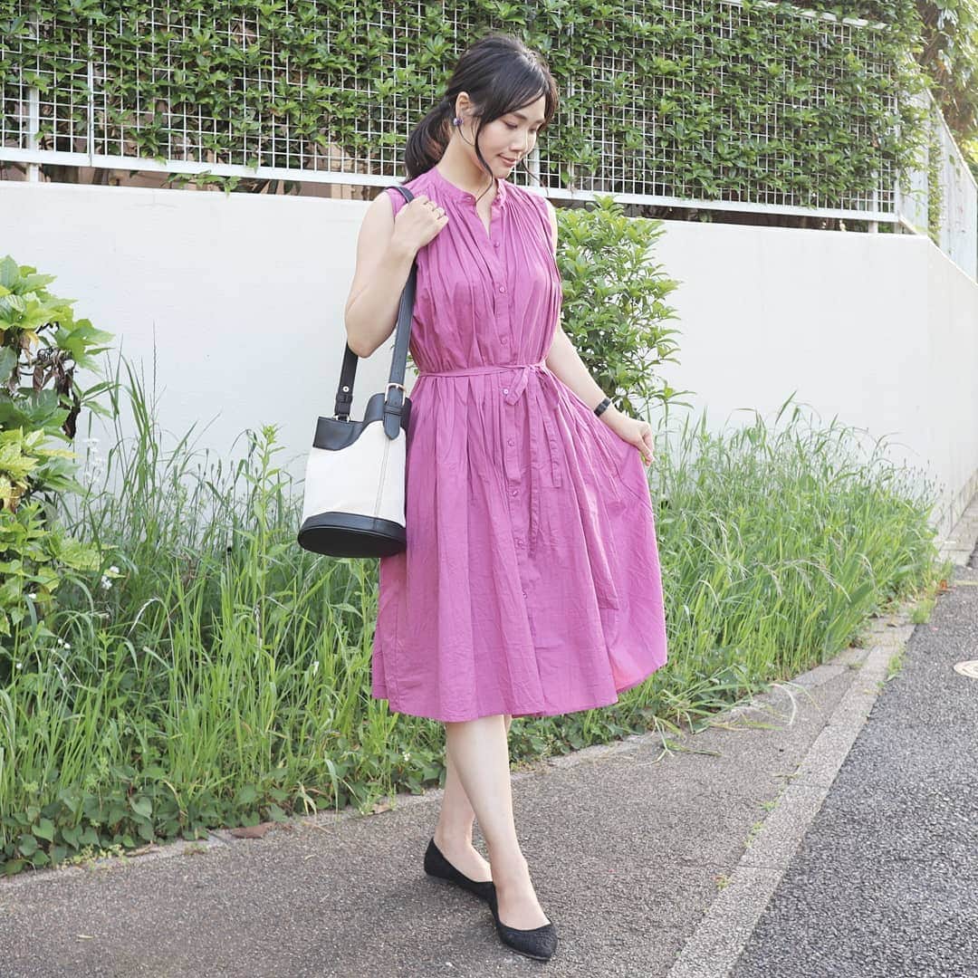 Eri Satoのインスタグラム：「purple×blackコーデ · パーソナルカラーがスプリングだったので、この春夏は明るめの色に挑戦したくて✨ 珍しく、ピンク寄りのパープル！ · @titivatejp の #クルーネックAラインワンピース です · 前ボタンなので授乳もしやすいのがありがたい🙌 息子の好みの色のワンピースなので、可愛いって褒められましたよ～😋💕 · #ティティベイト#titivate  #titivatestyle#fashion#ootd#outfit#code#coordinate#style#instafashion#instagood#instalike#ファッション#コーディネート#コーデ#プチプラ#プチプラコーデ#ママコーデ#パンツコーデ#シンプルコーデ#mamagirl#locari#ママファッション #partegram#読者モデル#ママモデル #l4like#カジュアル#お洒落さんと繋がりたい」