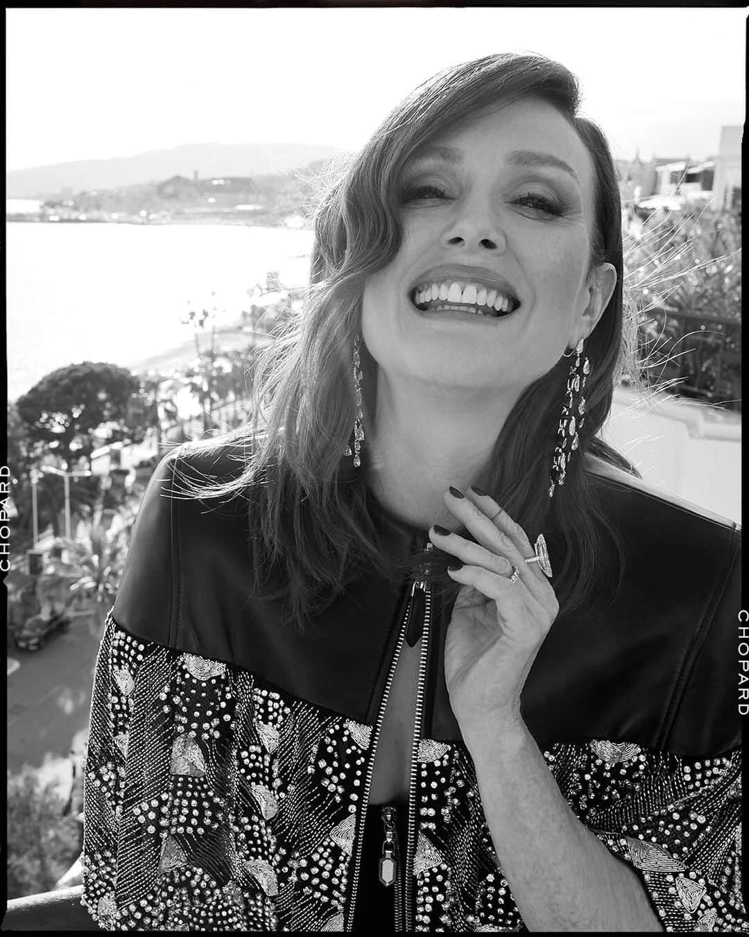 ショパールさんのインスタグラム写真 - (ショパールInstagram)「That's a winner's smile if we've ever seen one. #ChopardLovesCinema #StarsInChopard #TheRedCarpetJeweller #Cannes2019 #BackstagesCannes2019」5月20日 2時51分 - chopard