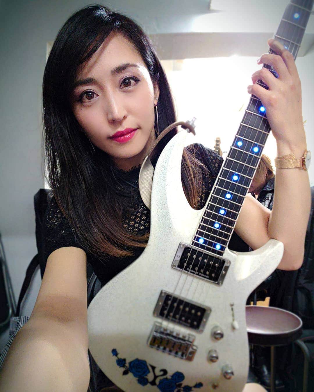 Yukiさんのインスタグラム写真 - (YukiInstagram)「昨日は大阪南森町Moeradoへご来場ありがとうございました🤘🏻 楽しんでもらえましたか？ しばらく大阪でライブがないので寂しいですが、またライブの時よろしくお願いしますー！  Thank you for coming to the gig in Osaka!  I hope you enjoyed it. See you next time, D_DriveRs!  #D_Drive #yuki #backstage #selfie #japan #guitar #esp #guitarplayer  #japanesewoman #ギター #ゆき」5月20日 13時52分 - d_drive_gt_yuki