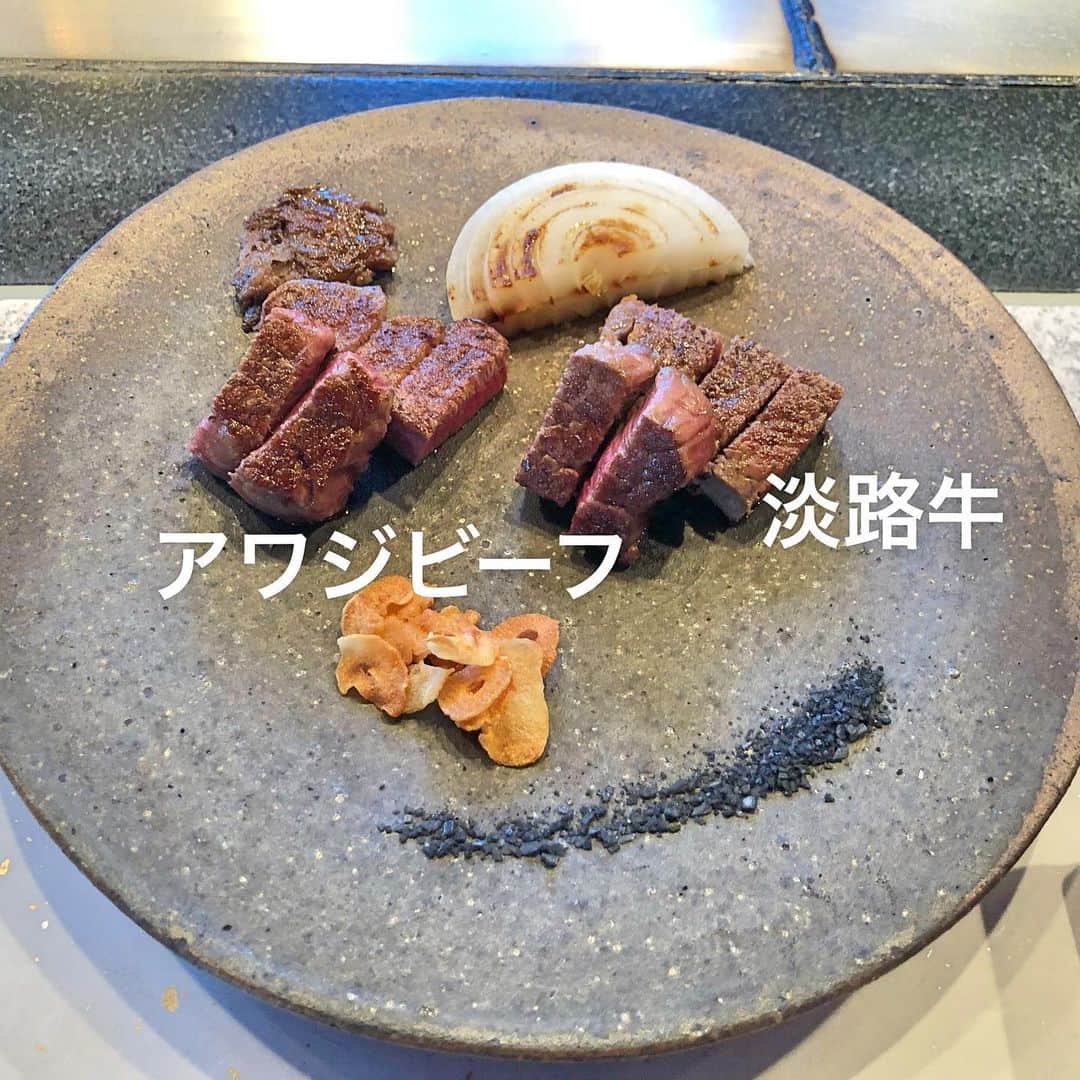 黒帯さんさんのインスタグラム写真 - (黒帯さんInstagram)「【gourmet】Awaji Beef Many Kobe beef cattle and Matsuzaka beef cattle breeds, which are Wagyu brands that Japan boasts to the world, have their roots in Tajima beef cattle produced in Awajishima Island. Only the Tajima beef produced in Awajishima Island that satisfies strict certification requirements is allowed to be called "AwajI Beef." It is marbled meat so tender with such a delicate flavor that it melts at body temperature 【神戸淡路】旨いもんだらけのグルメアイランドへ日帰りドライブのグルメデートも〜genpei 海と山に囲まれたおいしい食材の宝庫 兵庫県。 瀬戸内海の豊富な栄養で育った海の幸、山間部や広大な自然を活かした山の幸など、 兵庫県には彩り豊かな四季の食材が多く生産されています。 その中には兵庫県南部にある瀬戸内海で最大の島の淡路島があります。 魚から肉、野菜まで、極上素材盛りだくさんの淡路島は 大阪市内から神戸まで行くのとそう変わらない距離。 ４５分くらいで到着できます。 明石海峡大橋を渡れば、そこは新鮮で激ウマな食材があふれる 夢の島淡路島にありますステーキハウスgenpeiを訪れました。 店内の窓からは大阪湾、その向こうに神戸や大阪の夜景！ パノラマビューに雰囲気も最高なロケーションでテンションあがります。 全席、長くて広い鉄板のテーブル席です。 こちらでは淡路牛や淡路ビーフの食べ比べもできる淡路島のお肉が楽しめます。 淡路ビーフは兵庫県内で飼育された但馬牛の食肉のうち、 淡路ビーフブランド化推進協議会に認められた肉との事で、 淡路牛は淡路で育った牛で、生後、他県から淡路島に越してきた牛も含まれるとの事だそうです。 今回は Aコースでメインのお肉を淡路牛や淡路ビーフの食べ比べメニューにしたいので お友達とそれぞれの部位をシェアすることにしました。 前菜 さばの南蛮づけ 淡路産ほうれん草のおひたし 淡路産鯛の子の煮つけ 鶏のロース煮 自家製卵豆腐 ニシンの卵の塩漬けと海老が乗ってる淡路たまご豆腐です。 素敵なお皿で盛られたお料理はテンションあがります。 口にいれるやいなや頬がキュッとなりました。 サラダ 淡路産のベビーリーフをつかったサラダ 自家製ドレッシング 野菜それぞれの食感もよくバランスのいいドレッシングがとけ込んで とてもおいしいです。 淡路牛　 淡路ビーフ（A5-8ランク）の食べ比べです。 左からポン酢だれ　ガーリック醤油　オニオンソース 全て自家製のソースだそうです。 オニオンソースにつけていただきます。 食べたときの瞬間も美味しいのですが、 脂っぽくもなく上質な脂で口に入れるとすぐに 溶けだしてしまいそうなくらいに柔らかいお肉です。 程よい脂身で柔らかくて、食べ過ぎても胃もたれしないくらいやさしいです。 淡路産の野菜をソテーしてくださいます。 旬の野菜は味がこくて 自家製タルタルソースが乗ったお豆腐もおいしかったです。 スープ クラムチャウダーをだしてくださいました。 海鮮のだしがでていて 濃厚なスープでおいしかったです。 ふっくらほっかほか、香ばしい香りのガーリックライスは とってもおいしかったです。 デザート 自家製ブランマンジェ デザートがさらに豪華だと料理全体の満足度もあがります。 とても素敵な器でかわいいスイーツがでてきて 大満足でした。 紅茶 カップ&ソーサや爪楊枝入れもオリジナルだそうで 心がこもったおもてなしで 感動しました。 他のメニューも気になるので リピートで伺うつもりです。 ステーキハウスgenpeiからは淡路島の観光スポット「絵島（えしま）」がのぞめます。 ライトアップが綺麗で絵島の後ろには神戸・大阪の夜景を望めましたよ。 ステーキハウス　genpei  0799-73-2941 兵庫県淡路市岩屋923-4 @woomy.restaurant  @genpei__boss #kobe #kobebeef #dinner #japan #beef #osaka #大阪 #神戸 #淡路島 #awaji #matsusakabeef  #tajimabeef #韓国 #soul」5月20日 13時49分 - shin_kuroobisan