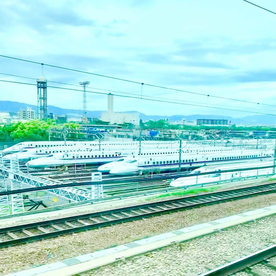 松尾貴史さんのインスタグラム写真 - (松尾貴史Instagram)「間も無く #新大阪 。 午後2時前から、 #毎日放送「 #ちちんぷいぷい 」に映りこみます。 #mbs」5月20日 12時18分 - kitsch.matsuo