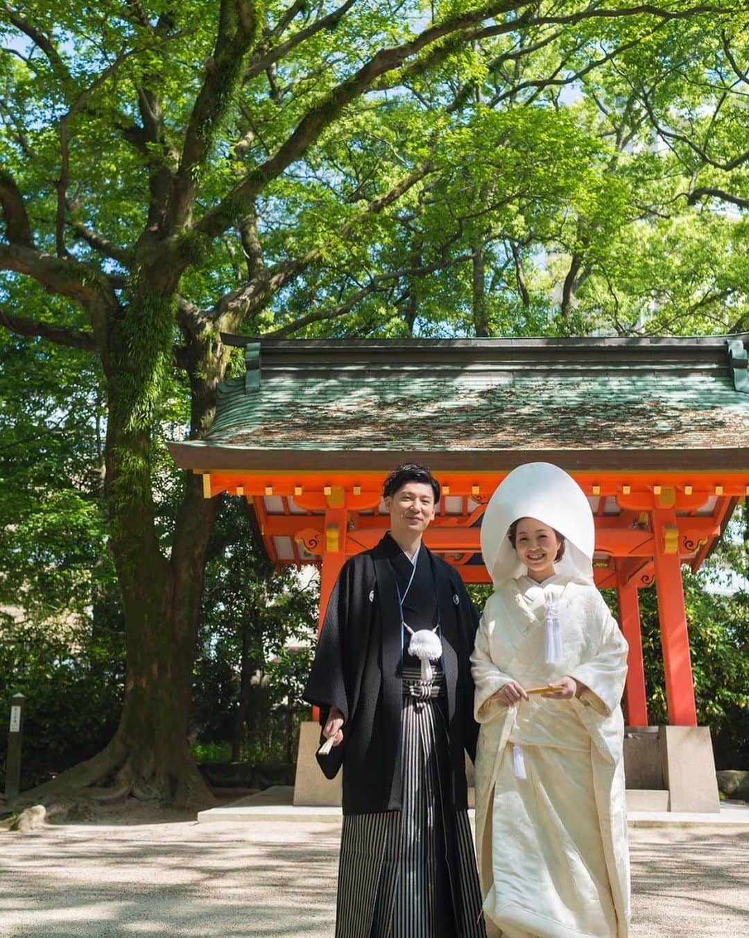 のインスタグラム：「#orbweddingreport -お問い合わせ--------------------------- ＠LINEからもお気軽にご連絡いただけます🙆‍♀️ 🆔@orb_wedding(@マーク含む) ☎︎ 0120-790-479 トップページのHPからもご覧くださいませ♡ ----------------------------------------- orbでお手伝いさせていただいたお客様より、素敵なお写真をいただきました✨ *﻿ 住吉神社にて挙式のお写真から ご紹介させていただきます😌 *﻿ 国の重要文化財でもある真朱の本殿は フォトジェニックな空間美に包まれております。 *﻿ その中に清浄を表す白一色の花嫁姿は、 凛としていてとても神々しく、 ゲストの方々の心も清らかに洗われますね🍃 *﻿ * orbで式場探しとお衣裳選びのお手伝いをさせていただき、ありがとうございました🕊️ * #orb_wedding #白無垢 #結婚式 #前撮#フォトウェディング#卒花嫁 #住吉神社 #プレ花嫁 #日本中のプレ花嫁さんと繋がりたい #式場探し #ドレス探し #結婚式準備#運命の1着#フォトウェディング福岡 #パーティレポート #卒花フォト #プレ花嫁福岡 #式場探しレポ #ドレス探しの旅 #結婚式準備のお手伝い#とびきりのウェディングドレス  #オーブウェディング #2019夏婚 #2019秋婚 #2019冬婚 #2019春婚#令和婚 #花嫁図鑑#グラナダ花嫁」