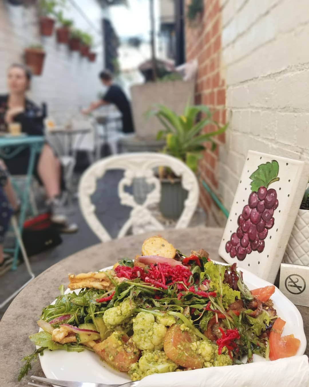 小林レイミさんのインスタグラム写真 - (小林レイミInstagram)「Deli lunch💐💐💐好きなデリを５つ選べるプレート🥗何も食べてなかったから大きいサイズにしたんだけど大盛りだし美味しいしすごい良かった😍🍽️💓また行く🐆💜💜💜 #salad #lunchplate #vegetarian #health #fitgirl #healthyfood #vege #vegancafe #melbournebrunch #melbournecafe #melbourneeat #sweet #スウィートインスタ #サラダ #デリランチ #海外生活」5月20日 12時24分 - _reimi._____