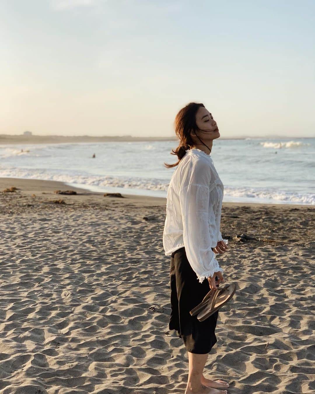 栗山遥さんのインスタグラム写真 - (栗山遥Instagram)「彼の家の近くに、 新しいサンセットポイントを見つけた🌙🌅 週末海入りたかったな 来週こそは🏄🏾‍♀️🏄🏾‍♀️🏄🏾‍♀️💕 私服ブランドタグ付けしたよ☀︎」5月20日 12時33分 - harukakuriyama