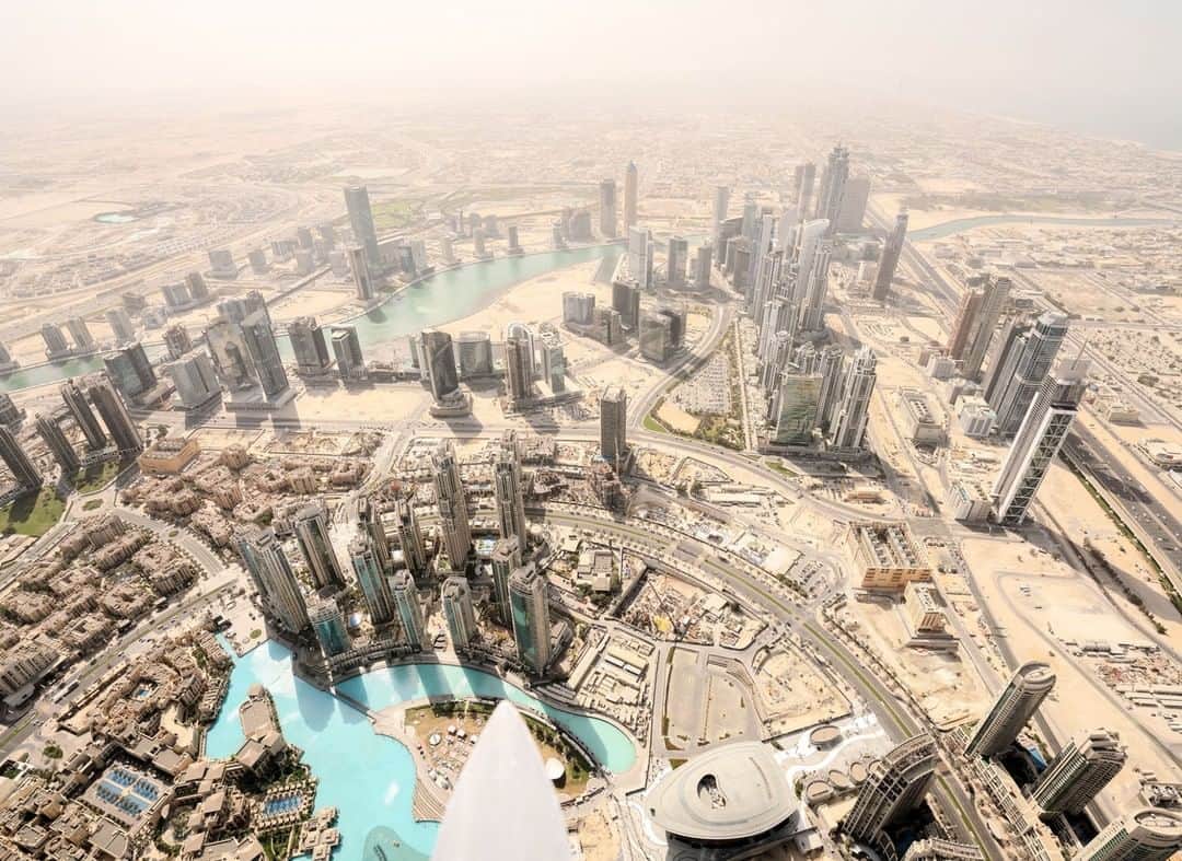 ナショナルジオグラフィックさんのインスタグラム写真 - (ナショナルジオグラフィックInstagram)「Photo by Luca Locatelli @lucalocatelliphoto | Visitors can peer over Dubai from an observation deck at the Burj Khalifa, the world’s tallest skyscraper at 2,717 feet (828 meters). Dubai aims for superlatives: it's now racing to become one of the planet’s most sustainable cities. The emirate will showcase its efforts as host of Expo 2020, also known as the world’s fair, a six-month exhibition with sustainability as one of its themes. A decade ago Dubai had one of the largest ecological footprints of any city in the world. By 2050 it wants to have the smallest. Can it get there?  My work revolves around the making of the future, how our society transitions through new ways of living, and how technology is changing our approach to the environment and to our cities. Follow me @lucalocatelliphoto to find out more about the Dubai story I covered for @natgeo #Dubai #environment #skyline #architecture #city」5月20日 12時34分 - natgeo