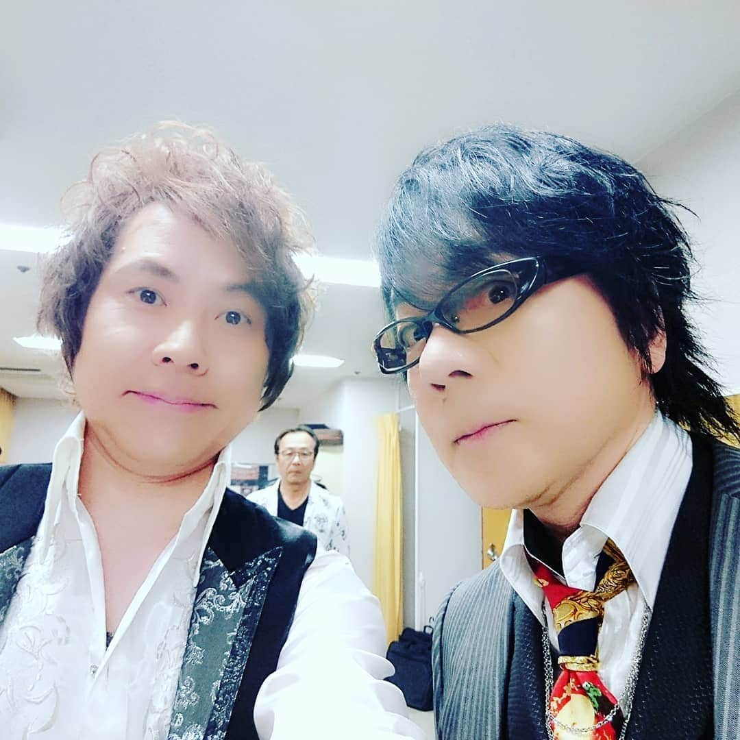 置鮎龍太郎さんのインスタグラム写真 - (置鮎龍太郎Instagram)「有り難うございました、ネオロマダンディズム2。  共演の皆さまと(^^ゞ  #ロマダン #立木文彦 #田中秀幸 #森川智之 #小山力也 #堀内賢雄 #高橋直純 #速水奨 #中原茂 #置鮎龍太郎 #メイクさんいつもありがとう #神奈川県民ホール #beautyplus」5月20日 12時44分 - chikichikiko