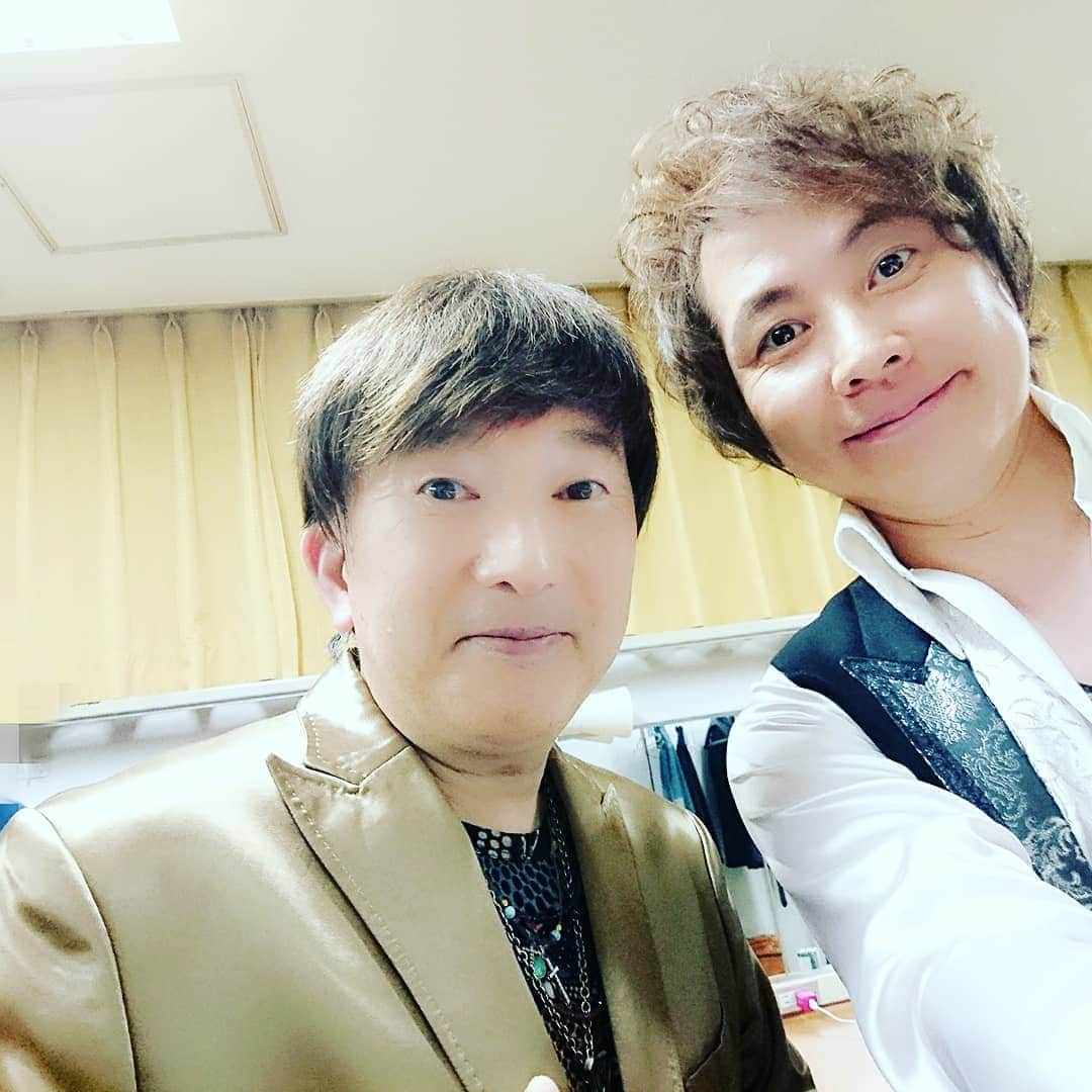 置鮎龍太郎さんのインスタグラム写真 - (置鮎龍太郎Instagram)「有り難うございました、ネオロマダンディズム2。  共演の皆さまと(^^ゞ  #ロマダン #立木文彦 #田中秀幸 #森川智之 #小山力也 #堀内賢雄 #高橋直純 #速水奨 #中原茂 #置鮎龍太郎 #メイクさんいつもありがとう #神奈川県民ホール #beautyplus」5月20日 12時44分 - chikichikiko