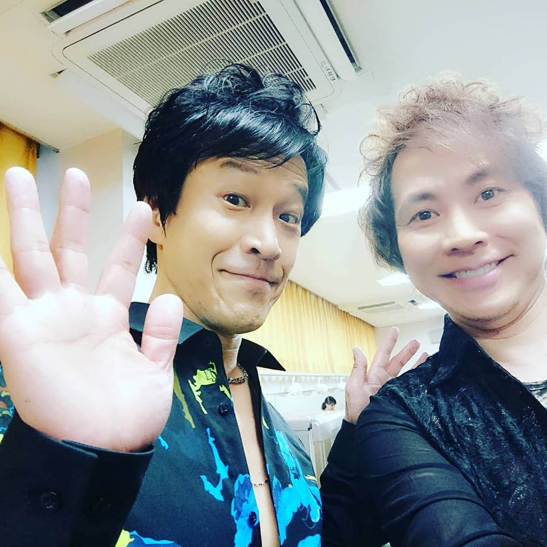 置鮎龍太郎さんのインスタグラム写真 - (置鮎龍太郎Instagram)「有り難うございました、ネオロマダンディズム2。  共演の皆さまと(^^ゞ  #ロマダン #立木文彦 #田中秀幸 #森川智之 #小山力也 #堀内賢雄 #高橋直純 #速水奨 #中原茂 #置鮎龍太郎 #メイクさんいつもありがとう #神奈川県民ホール #beautyplus」5月20日 12時44分 - chikichikiko