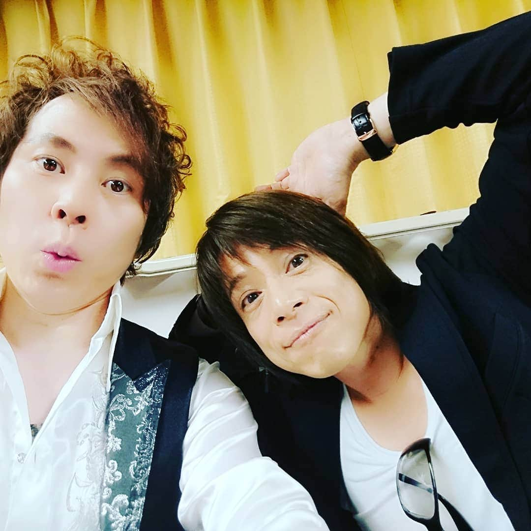 置鮎龍太郎さんのインスタグラム写真 - (置鮎龍太郎Instagram)「有り難うございました、ネオロマダンディズム2。  共演の皆さまと(^^ゞ  #ロマダン #立木文彦 #田中秀幸 #森川智之 #小山力也 #堀内賢雄 #高橋直純 #速水奨 #中原茂 #置鮎龍太郎 #メイクさんいつもありがとう #神奈川県民ホール #beautyplus」5月20日 12時44分 - chikichikiko