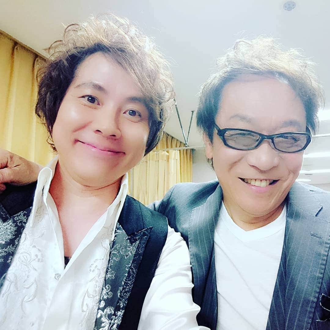 置鮎龍太郎さんのインスタグラム写真 - (置鮎龍太郎Instagram)「有り難うございました、ネオロマダンディズム2。  共演の皆さまと(^^ゞ  #ロマダン #立木文彦 #田中秀幸 #森川智之 #小山力也 #堀内賢雄 #高橋直純 #速水奨 #中原茂 #置鮎龍太郎 #メイクさんいつもありがとう #神奈川県民ホール #beautyplus」5月20日 12時44分 - chikichikiko