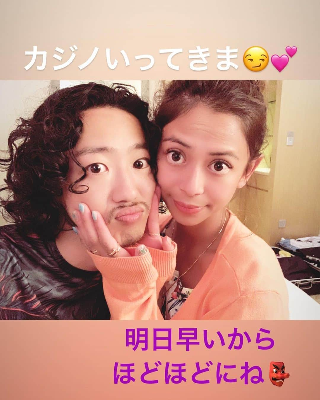 間宮梨花さんのインスタグラム写真 - (間宮梨花Instagram)「シンガポール最終日ゎ夜のプールはいったよぉ😘❤️❤️❤️もうめちゃめちゃ綺麗で感動、、、🥺💕💕幸せすぎたなぁ〜💕💕💕最終日のカジノゎまけたけど！笑笑 #マリーナベイサンズ #シンガポール旅行 #夫婦旅行 #光 #幸せ #キラキラ #カジノ」5月20日 12時50分 - rika_aizawa0329