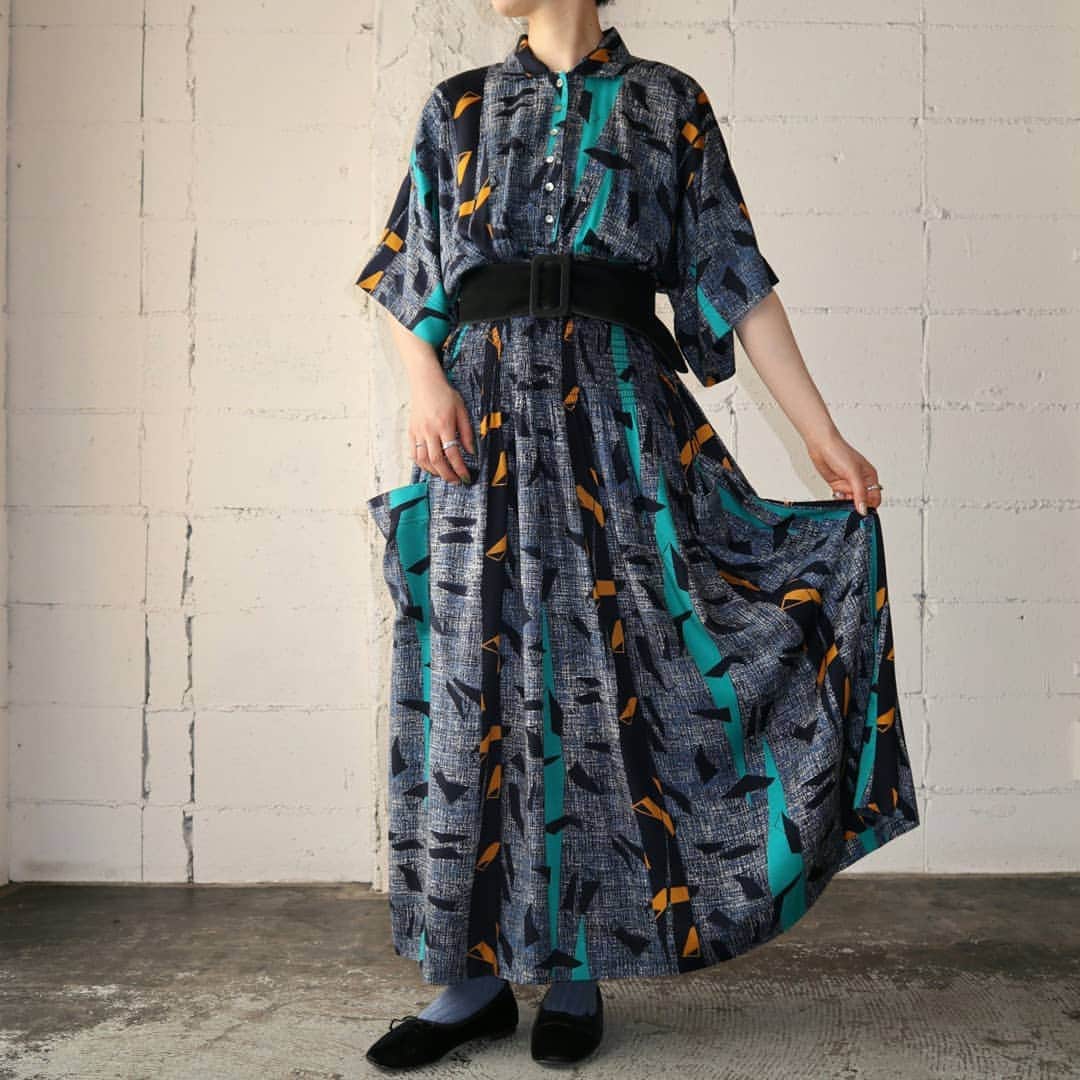 吉祥寺 古着屋 Orfeoのインスタグラム：「Wide Silhouette Pattern Dress  #orfeo #kichijoji #tokyo #vintage #used #fashion #coordinate #outfits  掲載商品のお問い合わせはメールにて承っております。コメント、DMでのお問い合わせは受け付けておりませんのでご了承ください。」