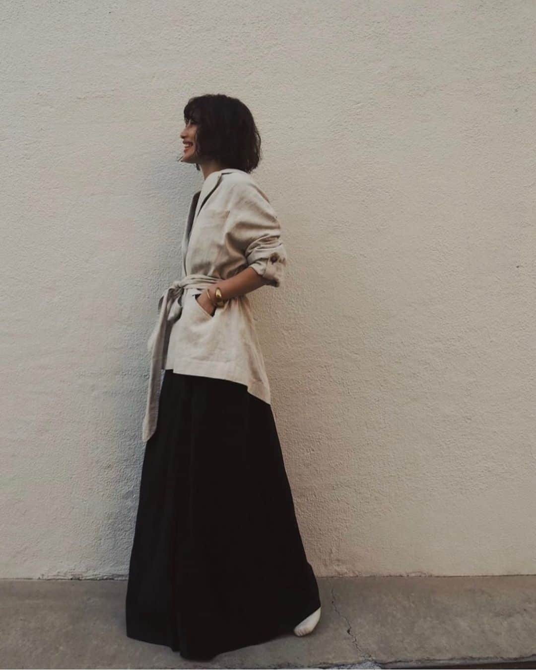 JUNNAのインスタグラム：「今日は退院後の検診日。 レントゲン写真には再生してきた骨たちが モヤモヤと薄っすら写っていました...😌✨ ・ ・ ・ #リネンルーズジャケット  #オープンバックドレス #156cm  #junna👠 #etretokyo #2019etreSS」