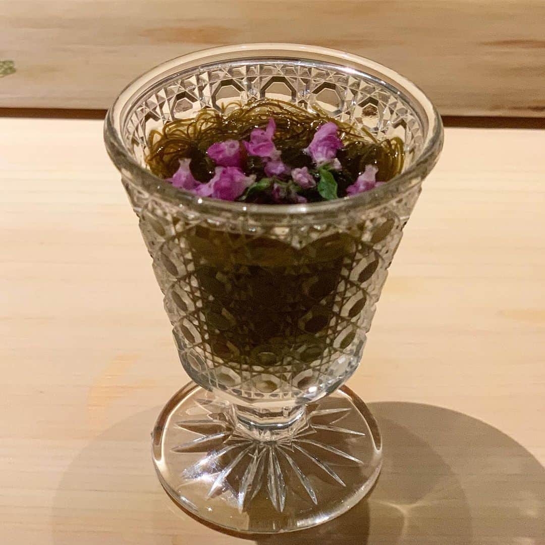 リー・ウネ・ヨンさんのインスタグラム写真 - (リー・ウネ・ヨンInstagram)「#이혜영 #tokyo #아름답고맛난스시와🍣  #나의그림들과 “I love @udatsu.sushi “ #udatsusushi」5月20日 13時10分 - leehaeyoung1730