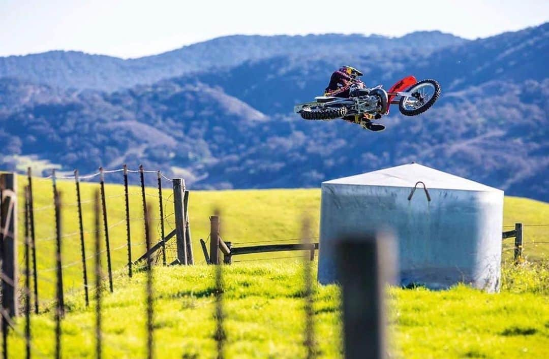 ケン・ロックゼンさんのインスタグラム写真 - (ケン・ロックゼンInstagram)「Terrafirma 94  That one time i got to ride the King’s 1996 CR250 @jeremymcgrath」5月20日 13時12分 - kenroczen94