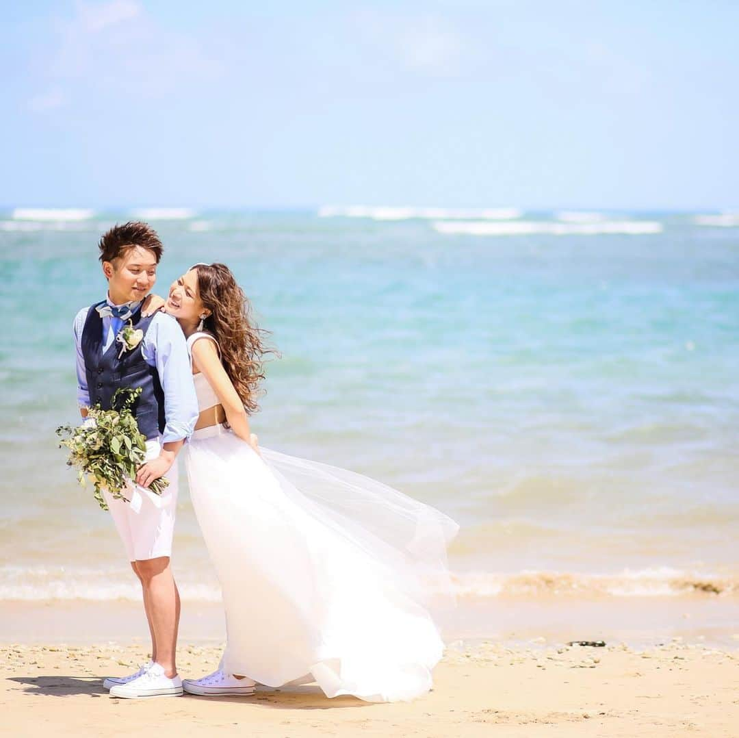 ハワイフォトウェディングのCheers Weddingさんのインスタグラム写真 - (ハワイフォトウェディングのCheers WeddingInstagram)「* ハワイのフォトツアーならCheers Wedding。 * ハワイでしか叶えられないとっておきのロケーションでおふたりならではの特別なフォトウェディングが叶います♡ * チアーズウェディングでは、専属のドレスコーディネーターがお衣装選びをお手伝いさせて頂きます♡ * *********************** ◆ビーチ撮影＄690プラン◆. ▫︎日本人アーティストによるヘアメイク. ▫︎ビーチ(ワイキキ～アラモアナ近郊)への往復送迎. ▫︎人気カメラマン ▫︎撮影データ100カット以上. ▫︎100着以上から選べるウェディングドレス&タキシードレンタル. ▫︎ヘアアクセサリー ▫︎撮影小物 全て含んだパーフェクトプランです！. *********************** ◆フォトツアー5月6月7月直前割キャンペーン実施中！！◆ * 5月23日24日29日30日31日の期間中撮影限定、通常ビーチ撮影$690プランが$650に！！. 更にハクレイ$50相当もプレゼント！！ * 6月1日〜7月31日までの期間中撮影限定、通常ビーチ撮影$690プランが$670に！！. 更にハクレイ$50相当もプレゼント！！ . Instagram限定特典です。 * 8月9月の早割キャンペーンもSTART！ * フォトプランのご予約はプロフィール欄のURL フォトツアー公式HPからどうぞ♪ * * お問合せ・ご予約の際はこちらの記事をご覧いただいた旨お伝えくださいませ。. ※キャンペーンの併用不可 ※新規お申込みのお客様に限ります。 . * * ◆ハワイでの手軽&web申込のCUTEなウェディングならこちら♪ @cheers_lilii . * ◆ハワイでのフルオーダーウェディングならこちら♪ @cheers_wedding * * * 【お問合せ】 Cheers Wedding（チアーズウェディング） cheerswedding.jp/photo/ ☎0120-128-828. * #チアーズウェディング #チアーズウエディング  #ハワイウェディング #ハワイウエディング #フォトウェディング #リゾートウェディング　#フォトツアー #ハワイ旅行 #ハワイ挙式 #ハワイ婚 #cheerswedding  #hawaiiwedding #フォトシューティング #日本中のプレ花嫁さんと繋がりたい #ウェディングニュース #プレ花嫁　#卒花嫁 #前撮り　#結婚準備 #ハワイフォトツアー #ハワイプロデュース #ウエディングフォト #フォトウェディング #ロケーションフォト #ハワイ #photowedding #weddingphotos #フォトジェニック」5月20日 13時14分 - cheers_photowedding