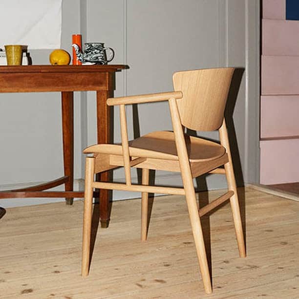 フリッツハンセンさんのインスタグラム写真 - (フリッツハンセンInstagram)「"If you sit on it, you will notice that this is a Fritz Hansen chair. If you live with it, you will realise that this is pure Japanese design.” - Oki Sato  #fritzhansen #n01chair @nendo_official」5月20日 13時15分 - fritzhansen