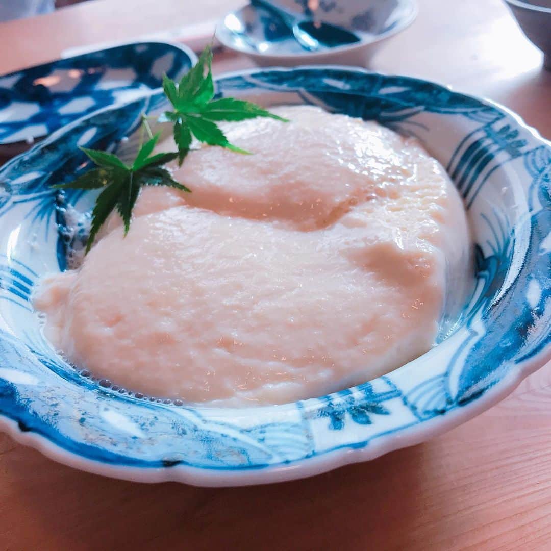 岡村咲さんのインスタグラム写真 - (岡村咲Instagram)「白いお蕎麦、頂きました。 おぼろ豆腐、とろろ豆腐も最高です❣️」5月20日 13時23分 - sakiokamura_official