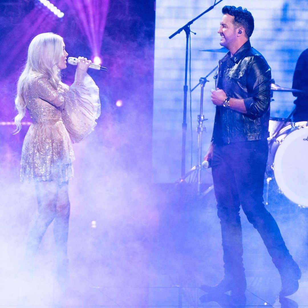 American Idolさんのインスタグラム写真 - (American IdolInstagram)「We are head over boots for @lukebryan & @lacikayebooth! 🥰👢🥰#AmericanIdol #IdolFinale」5月20日 13時29分 - americanidol
