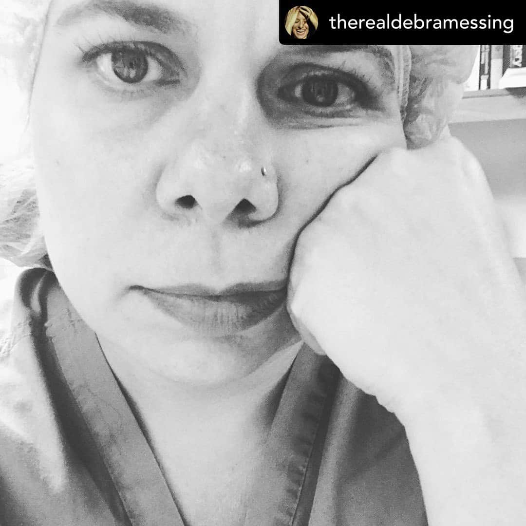 イリザ・シュレシンガーさんのインスタグラム写真 - (イリザ・シュレシンガーInstagram)「Posted @withrepost • @therealdebramessing PLEASE read this. #Repost @scarymommy ・・・ I have been an ob/gyn for almost 17 years. And I would like to invite you to come into my exam room just for a moment, to listen to the stories I have heard from women. Listen carefully to what is said to me behind closed doors. And then get the fuck out, you and your decisions about her life don’t belong there.... I can’t afford to feed my children I have now. I fear for my life. I went into heart failure with my last pregnancy. My tubes were tied, I never intended to have more kids. I’m starting grad school in a week. I had an affair and made a mistake and I don’t want to break up my family. I am alone. I had a one night stand and don’t know who the father is. I was raped. I am 13 years old. I’m 48 years old. I have breast cancer and am getting chemotherapy. My uterus ruptured during my last pregnancy. My diabetes is completely uncontrolled. This pregnancy put me in kidney failure. I have malignant melanoma. My baby has multiple anomalies. I’m worried I will kill myself if I keep this pregnancy. I don’t want a baby right now. I don’t want to be pregnant.  Here’s the thing. Even with all those statements, the truth is, it should not matter. You don’t need a reason other than, this is your choice.  My body. My choice.  And if I get sent to prison for 99 years for taking care of my patient during such a personal and difficult decision, we have gone too far!  #stayoutofmyexamroom #everyoneshouldhavethechoiceandaccess #isupportplannedparenthood #plannedparenthood」5月20日 4時52分 - ilizas