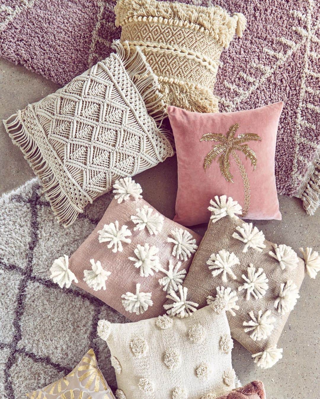 Nextさんのインスタグラム写真 - (NextInstagram)「With inspiration taken from Morocco, the Berber trend is going nowhere! Add it to your home for an instant update with NEW soft furnishings ✨🔍 Cushions: 985344, 649891, 317585, 919473, 927489 & 915608 Rugs: 619683 & 607301. #trend #home #berber #cushions #softfurnishings #rugs #homeware #homeinterior #accessories #nexthome #homeinterior #interior #homedecor #decor」5月20日 4時54分 - nextofficial