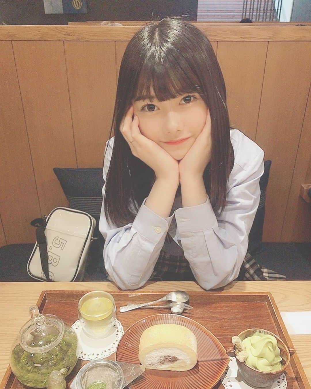 千葉恵里さんのインスタグラム写真 - (千葉恵里Instagram)「カフェ行ったよ〜🍵🍦 しゅりちゃん美味しい所 どこでも知ってる😍 ・ ・ ・ #カフェ #抹茶 #ロールケーキ #洋菓子」5月20日 5時19分 - eriierii_1027