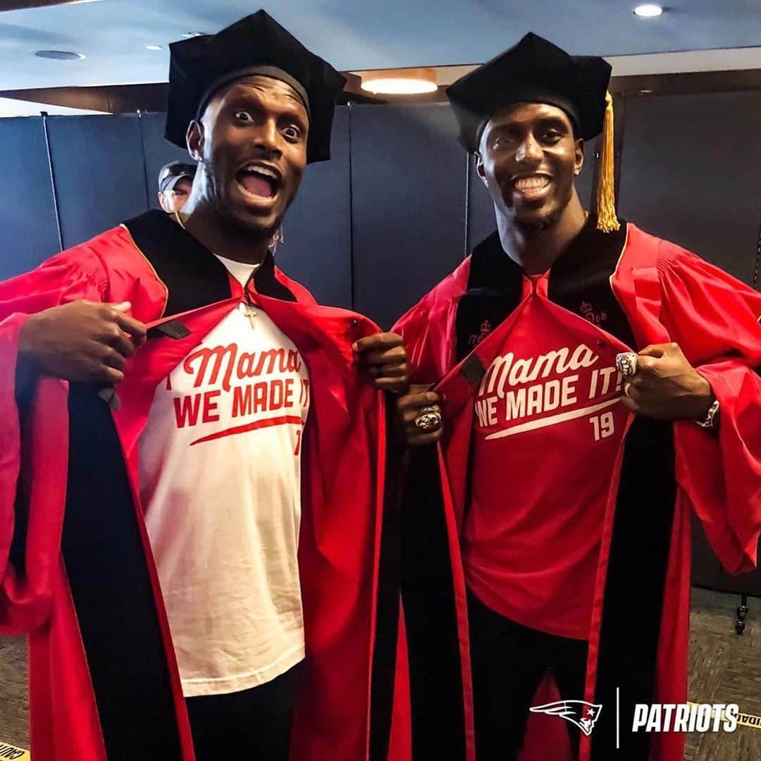 NFLさんのインスタグラム写真 - (NFLInstagram)「The @mccourtytwins delivered today's commencement speech at @rutgersu! (via @patriots)」5月20日 6時00分 - nfl