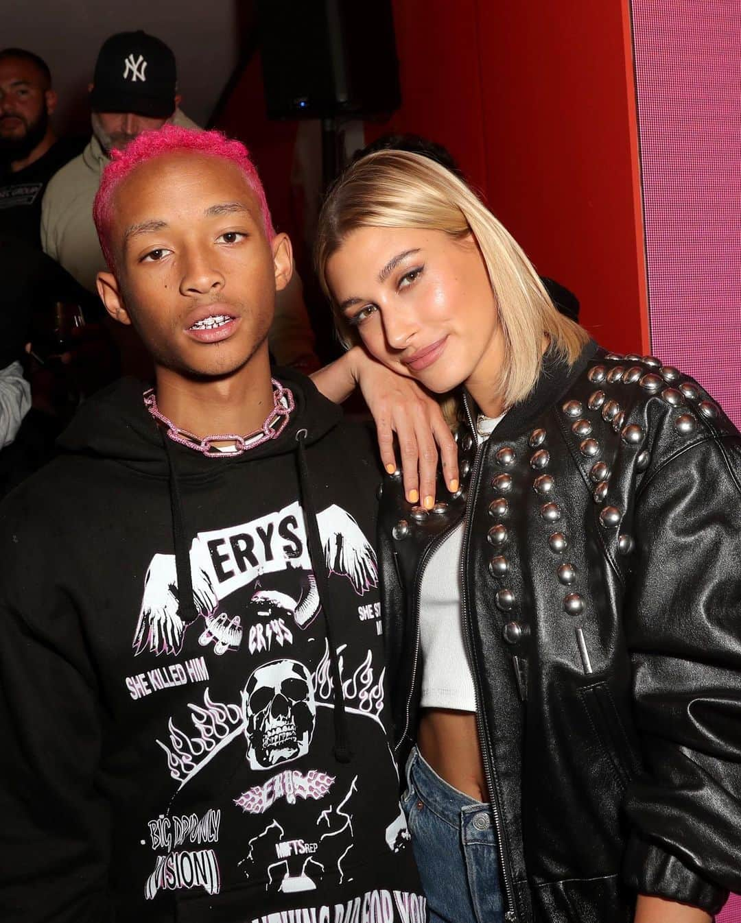 Just Jaredさんのインスタグラム写真 - (Just JaredInstagram)「@haileybieber snaps a pic with @c.syresmith at the @levis 501 Day celebration with @codysimpson @joansmalls @claudialeelive and @jaysonblair. Click the link in bio for more photos! #HaileyBieber #JadenSmith #CodySimpson #JoanSmalls #ClaudiaLee #JaysonBlair #501Day Photos: @lestudiophoto @chelsealaurenla」5月20日 6時04分 - justjared