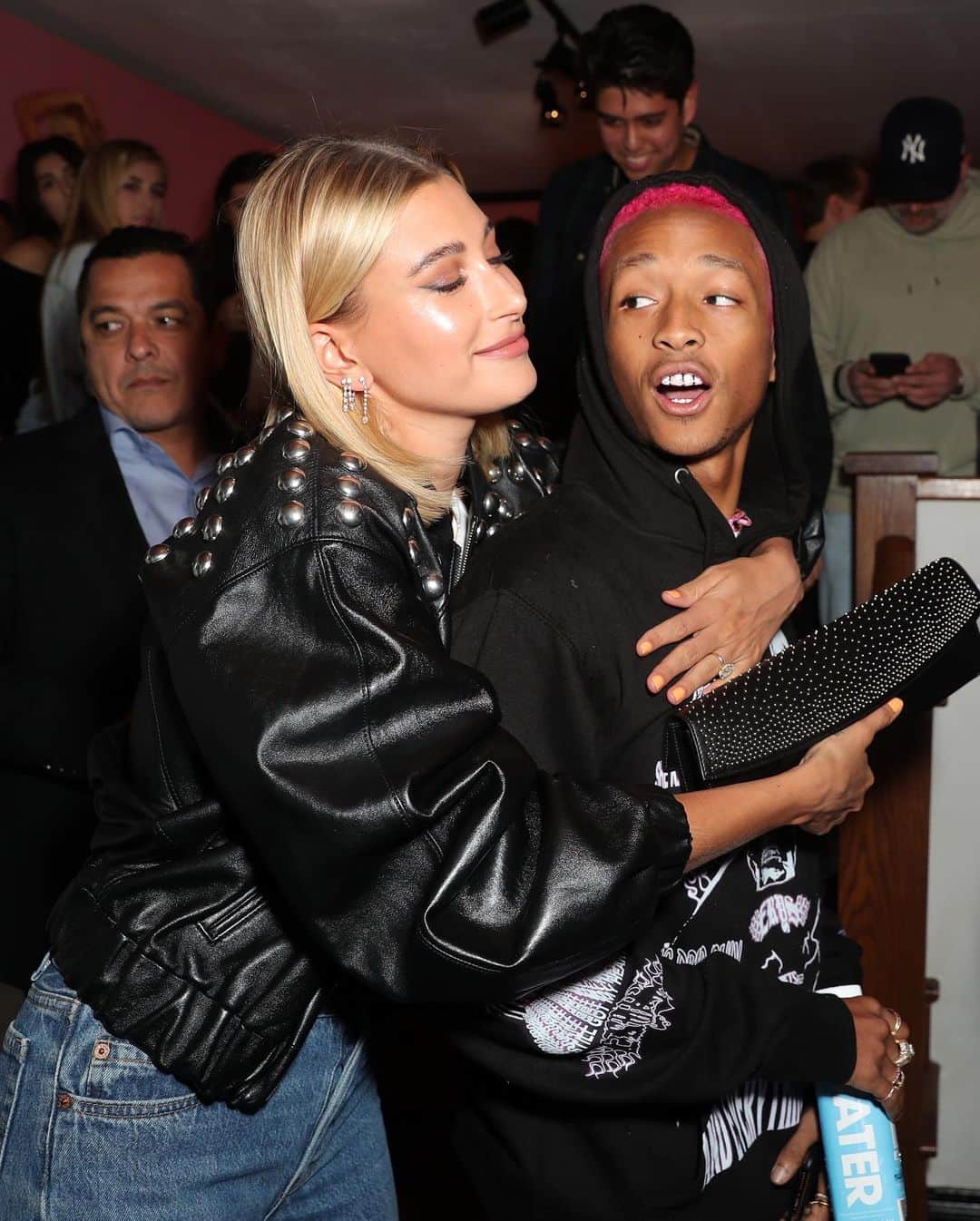 Just Jaredさんのインスタグラム写真 - (Just JaredInstagram)「@haileybieber snaps a pic with @c.syresmith at the @levis 501 Day celebration with @codysimpson @joansmalls @claudialeelive and @jaysonblair. Click the link in bio for more photos! #HaileyBieber #JadenSmith #CodySimpson #JoanSmalls #ClaudiaLee #JaysonBlair #501Day Photos: @lestudiophoto @chelsealaurenla」5月20日 6時04分 - justjared