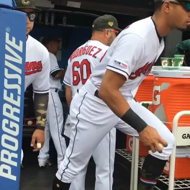 レオニス・マーティンのインスタグラム：「Having fun with my boy @jakebauers Great team win today #gotribe」